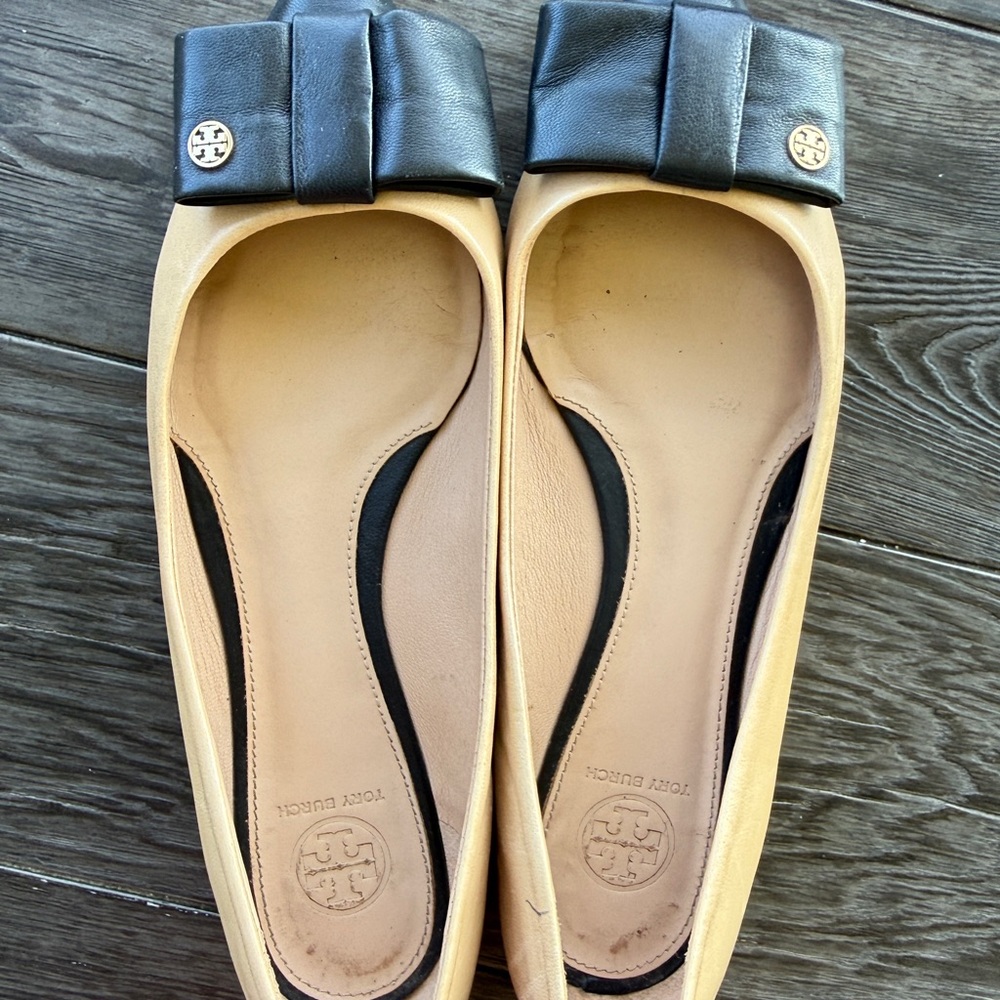 Tory Burch Beige Leather Flats with Black Bow and Gold Logo